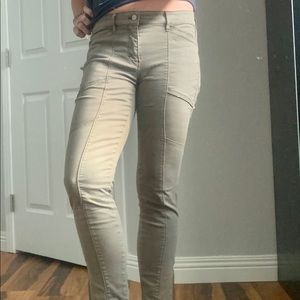 EUC skinny ankle zipper embellished army green